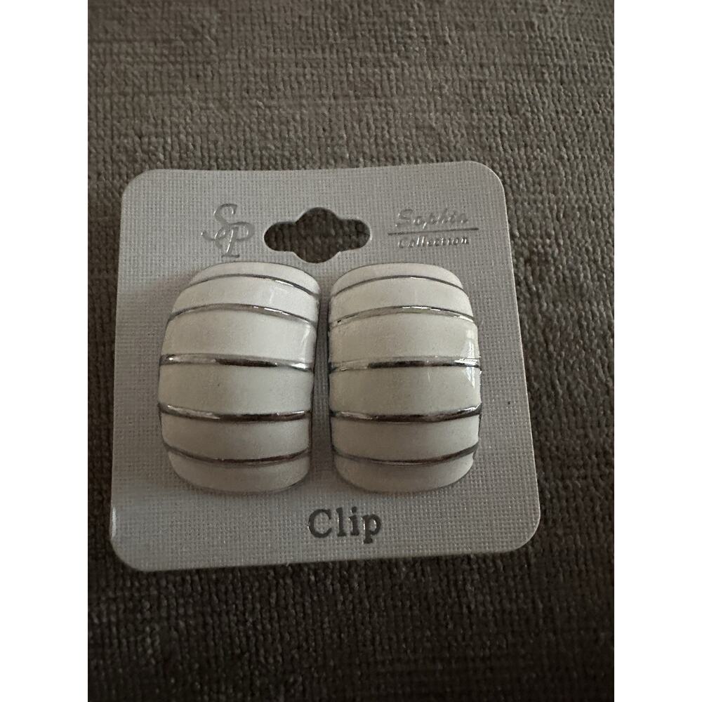 NWT 90s Vintage Chunky Clip On Ribbed White Enamel Earrings Statement
